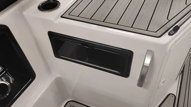 Slide: The Image of Yamaha 195S 2025 - 36