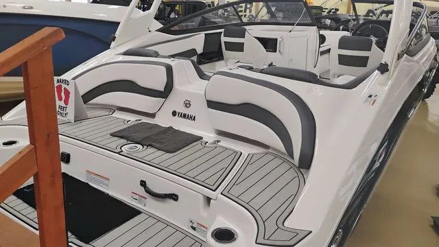 Slide: The Image of Yamaha 195S 2025 - 49