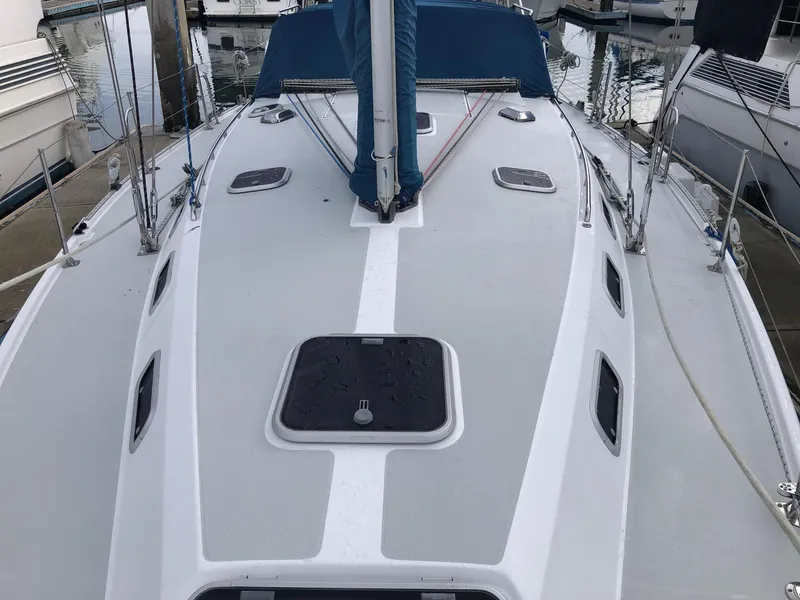 Slide: The Image of 1996 Catalina 42 MkII sailboat deck view with hatches and rigging. - 18