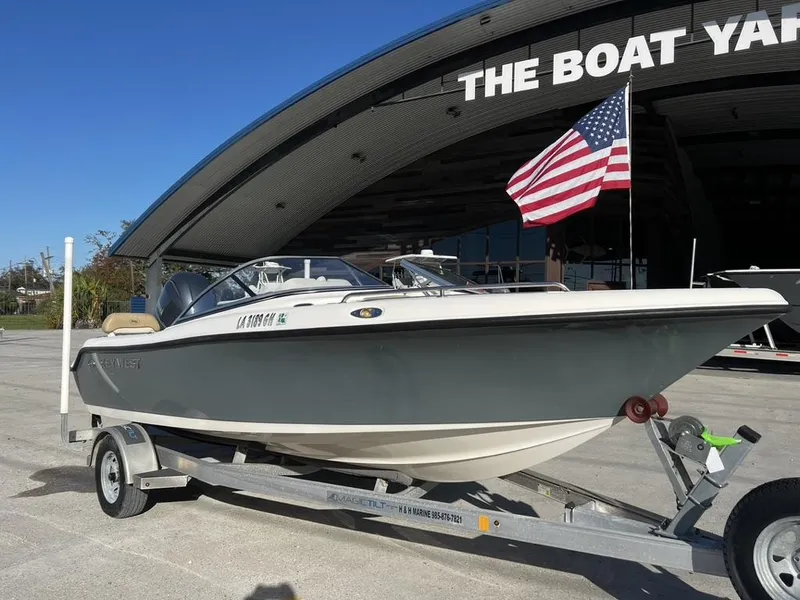 Slide: The Image of Key West 186 Bow Rider 2018 - 13