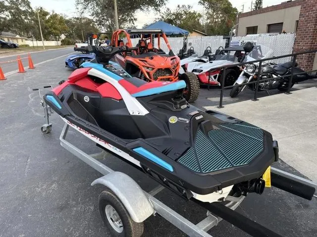 Slide: The Image of Yamaha JETBLASTER DLX 2-IMPERIAL RED/BLACK 2025 - 3