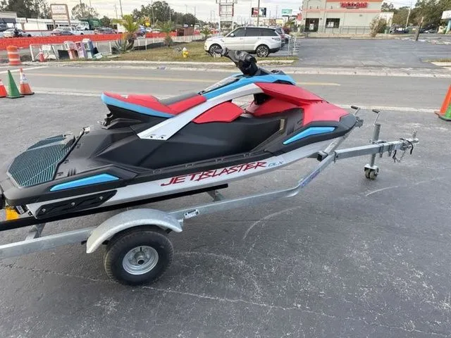 Slide: The Image of Yamaha JETBLASTER DLX 2-IMPERIAL RED/BLACK 2025 - 5