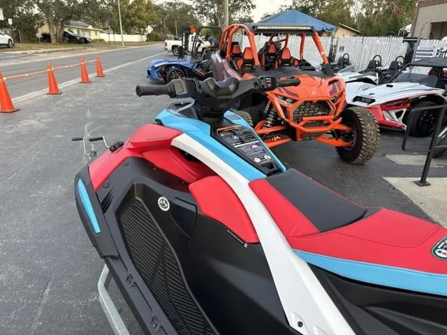 Slide: The Image of Yamaha JETBLASTER DLX 2-IMPERIAL RED/BLACK 2025 - 8