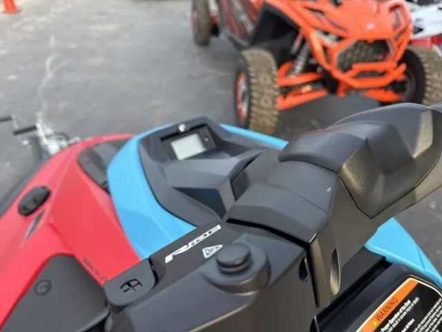 Slide: The Image of Yamaha JETBLASTER DLX 2-IMPERIAL RED/BLACK 2025 - 9