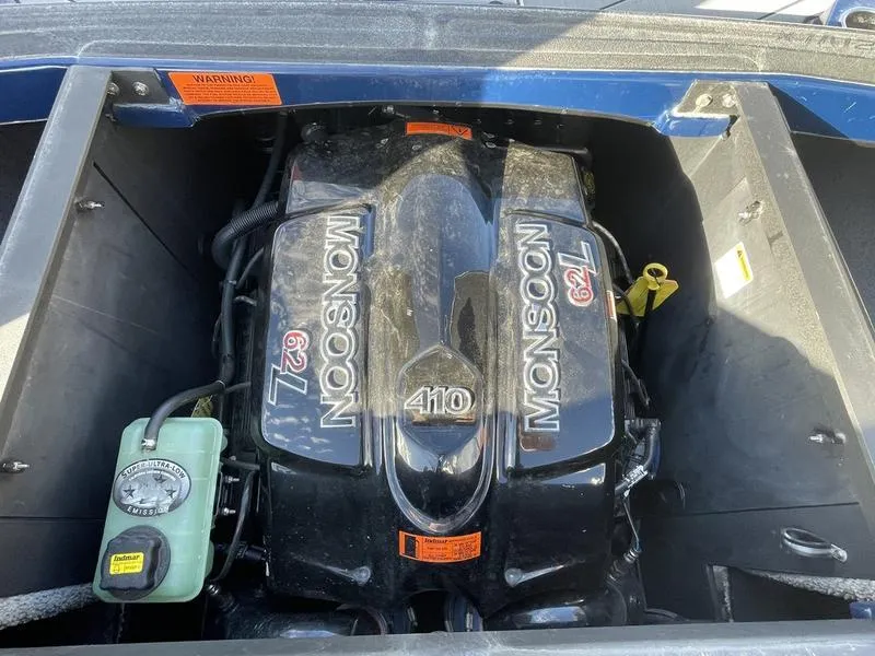 Slide: The Image of 2017 Malibu 21 VLX Monsoon 6.2L engine, top view. - 25