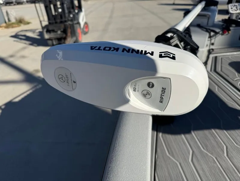 Slide: The Image of Minn Kota Riptide motor on 2024 Avid 21 FS Platinum boat. - 8