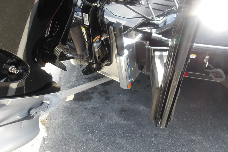 Slide: The Image of 2025 Ranger Z520R Cup-Equipped boat engine and hydraulic system close-up. - 15