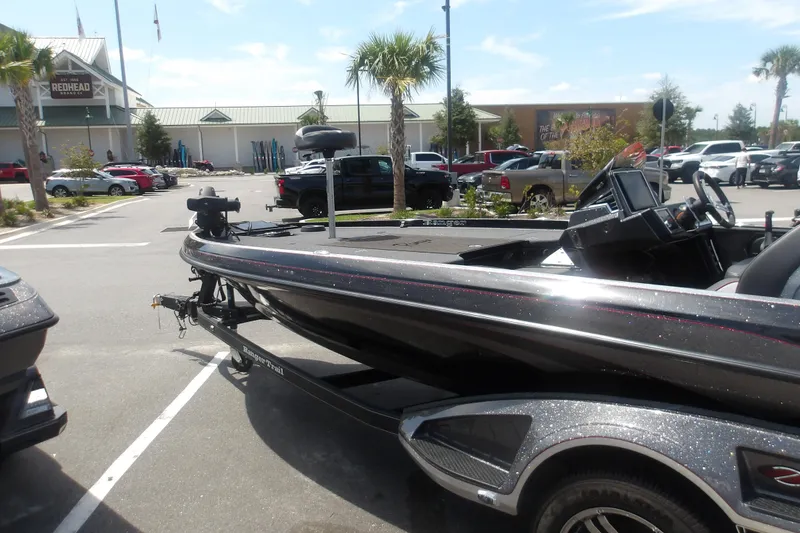 Slide: The Image of 2025 Ranger Z520R Cup-Equipped boat parked in a sunny outdoor lot. - 4