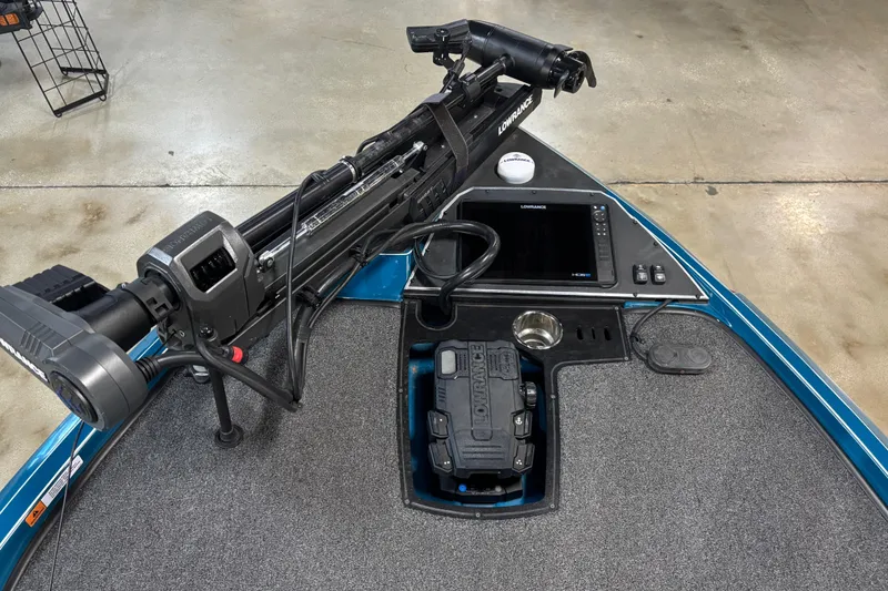 Slide: The Image of 2025 Ranger Z519R Cup-Equipped boat with advanced navigation and fishing equipment. - 92