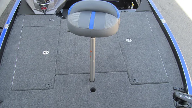 Slide: The Image of 2025 Ranger Z520R Cup-Equipped boat deck with seat and storage compartments. - 10