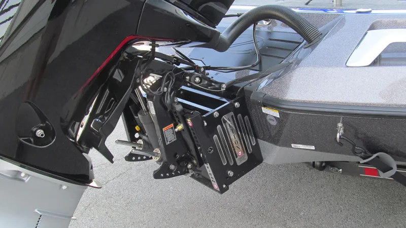 Slide: The Image of 2025 Ranger Z520R Cup-Equipped boat motor and transom detail. - 14