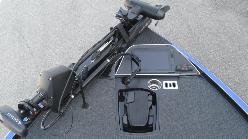 Slide: The Image of 2025 Ranger Z520R Cup-Equipped boat with advanced Garmin trolling motor and control panel. - 9
