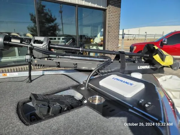 Slide: The Image of 2025 Ranger Z519R Cup-Equipped boat with Lowrance equipment, outdoor setting. - 7