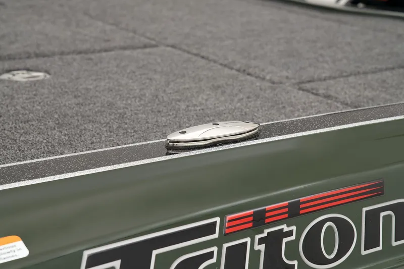 Slide: The Image of Triton 20XP Patriot 2025 - 75