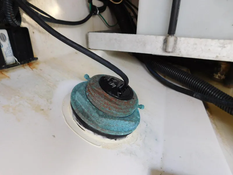 Slide: The Image of Everglades 355 Center Console 2016 - 52