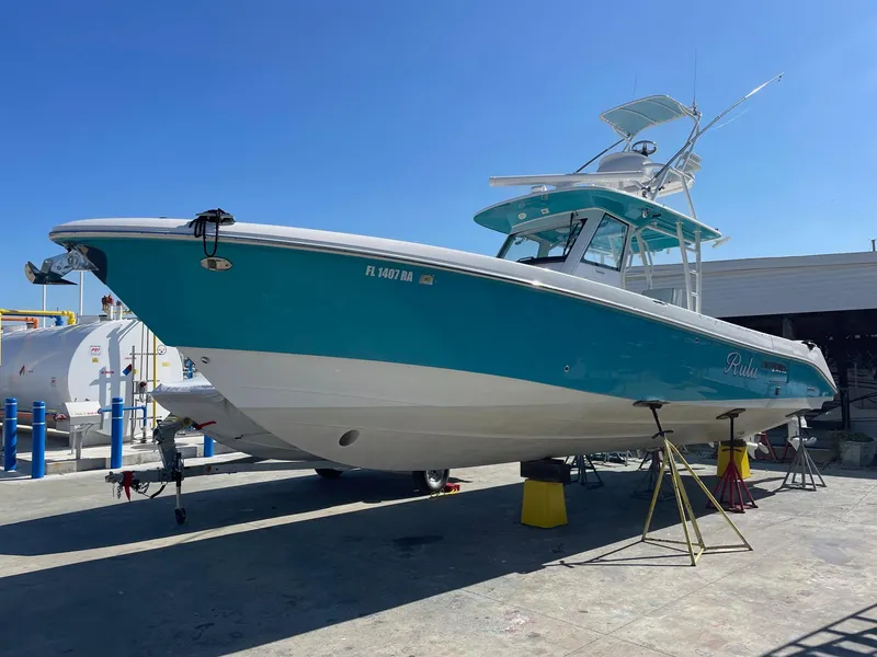 Slide: The Image of Everglades 355 Center Console 2016 - 84