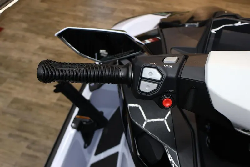 Slide: The Image of Kawasaki Ultra® 160LX-S Angler 2025 - 13