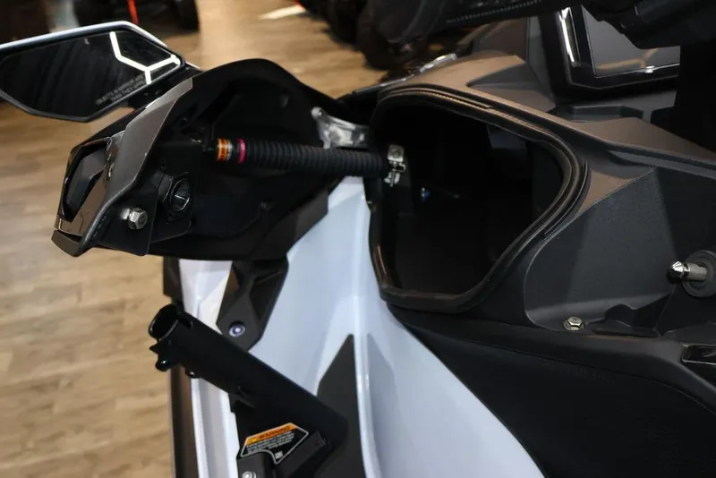 Slide: The Image of Kawasaki Ultra® 160LX-S Angler 2025 - 18