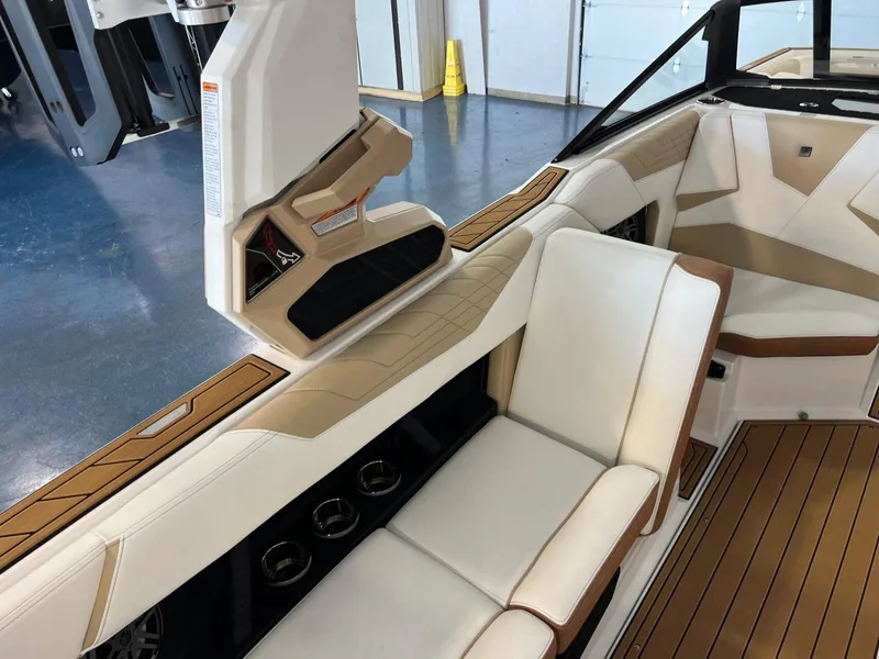 Slide: The Image of Nautique Super Air Nautique S23 2025 - 12