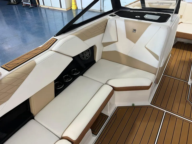 Slide: The Image of Nautique Super Air Nautique S23 2025 - 15