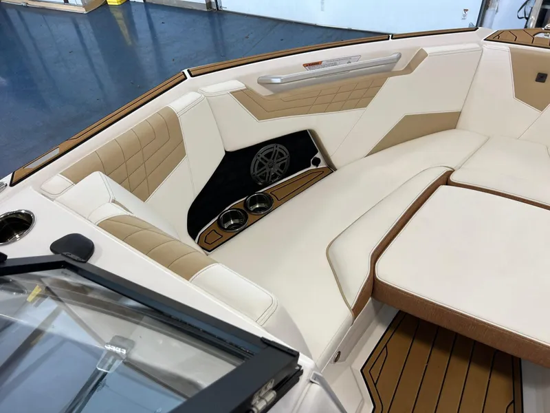 Slide: The Image of Nautique Super Air Nautique S23 2025 - 18