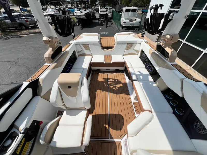 Slide: The Image of Nautique Super Air Nautique S23 2025 - 22