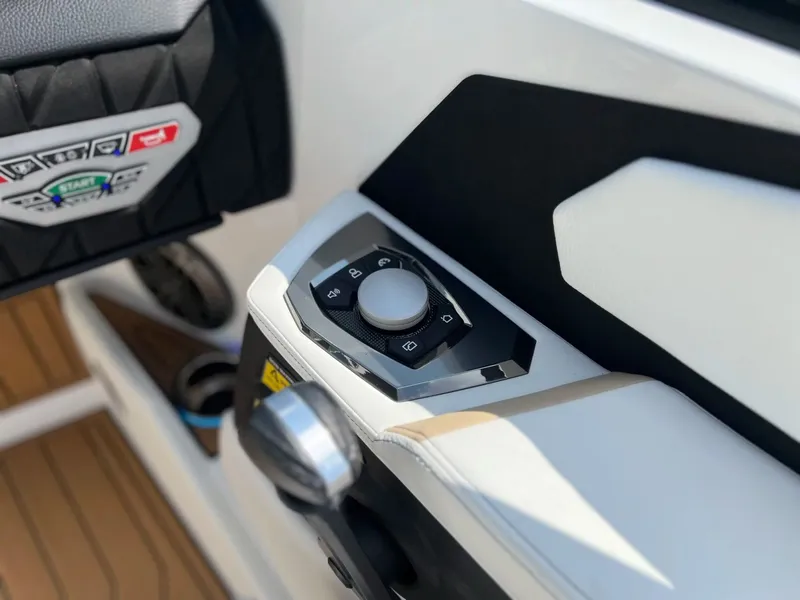 Slide: The Image of Nautique Super Air Nautique S23 2025 - 28