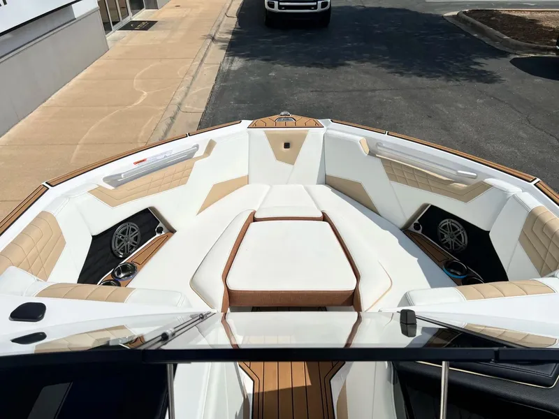 Slide: The Image of Nautique Super Air Nautique S23 2025 - 32