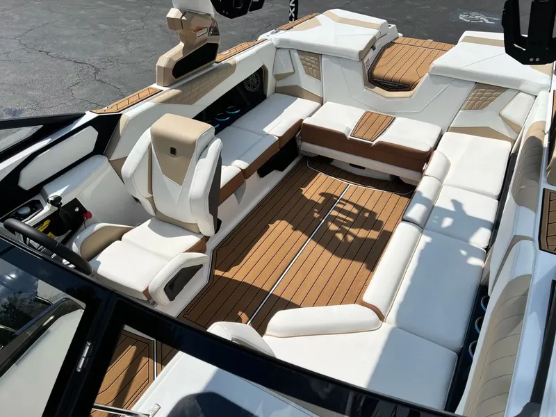 Slide: The Image of Nautique Super Air Nautique S23 2025 - 33