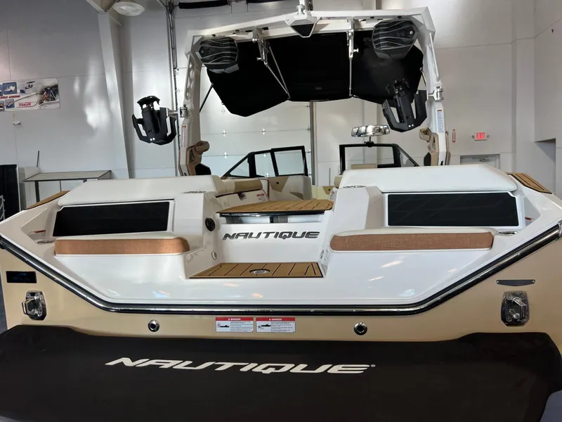 Slide: The Image of Nautique Super Air Nautique S23 2025 - 6
