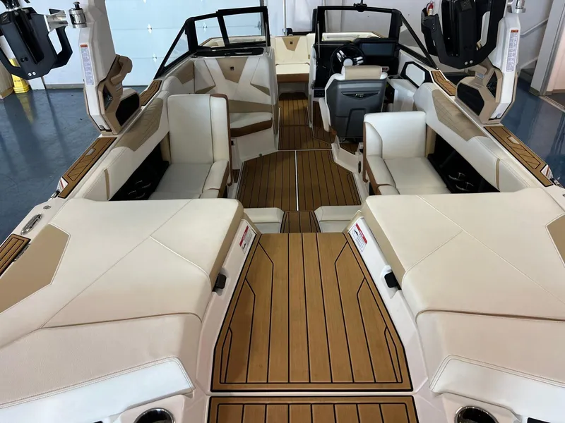 Slide: The Image of Nautique Super Air Nautique S23 2025 - 8