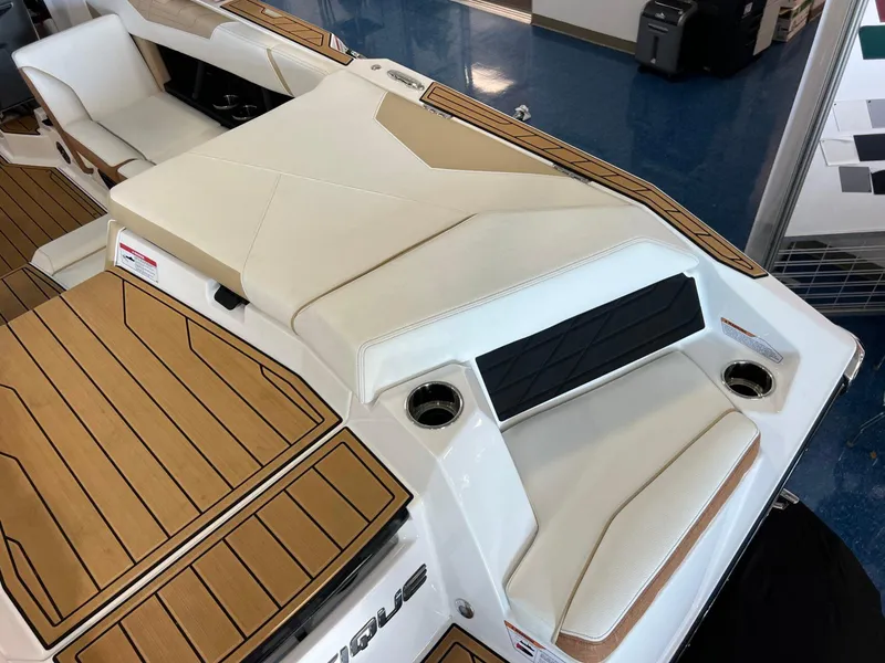 Slide: The Image of Nautique Super Air Nautique S23 2025 - 9