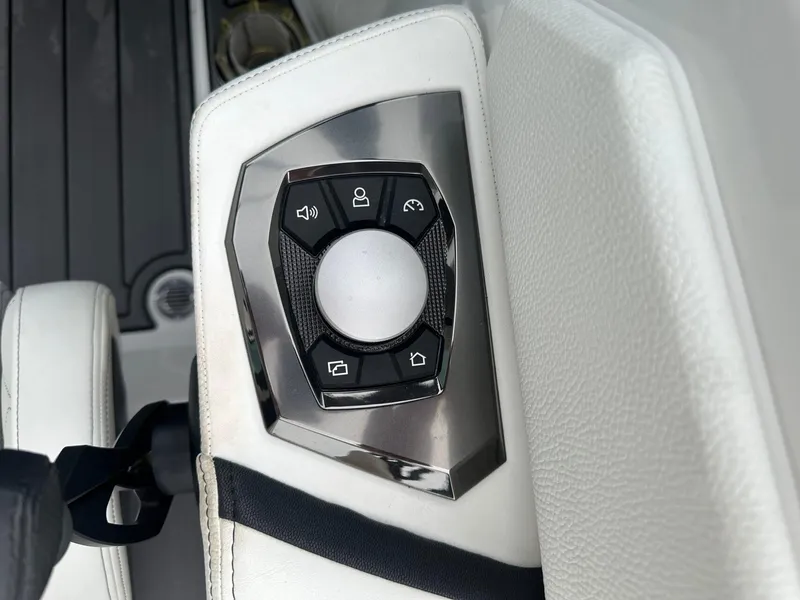 Slide: The Image of Nautique GS24 2024 - 12