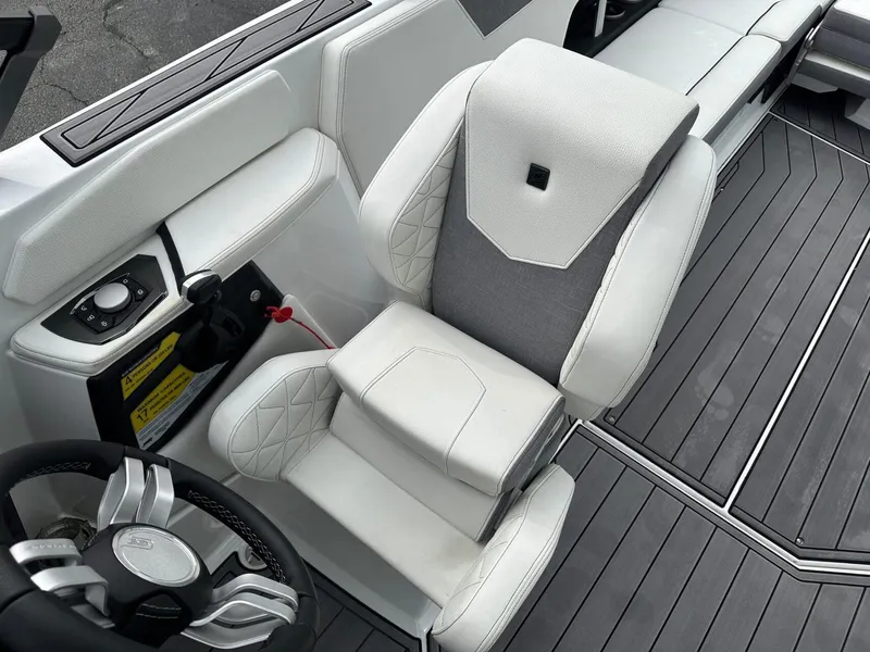 Slide: The Image of Nautique GS24 2024 - 15