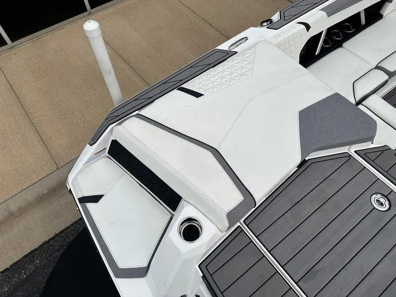 Slide: The Image of Nautique GS24 2024 - 17