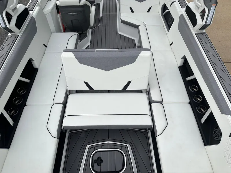 Slide: The Image of Nautique GS24 2024 - 18