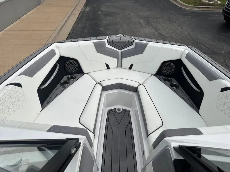 Slide: The Image of Nautique GS24 2024 - 4