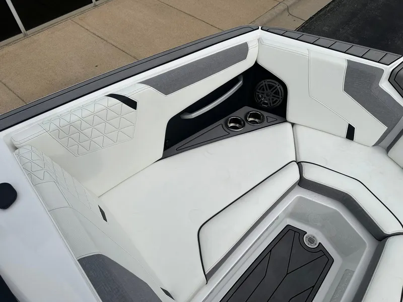 Slide: The Image of Nautique GS24 2024 - 5