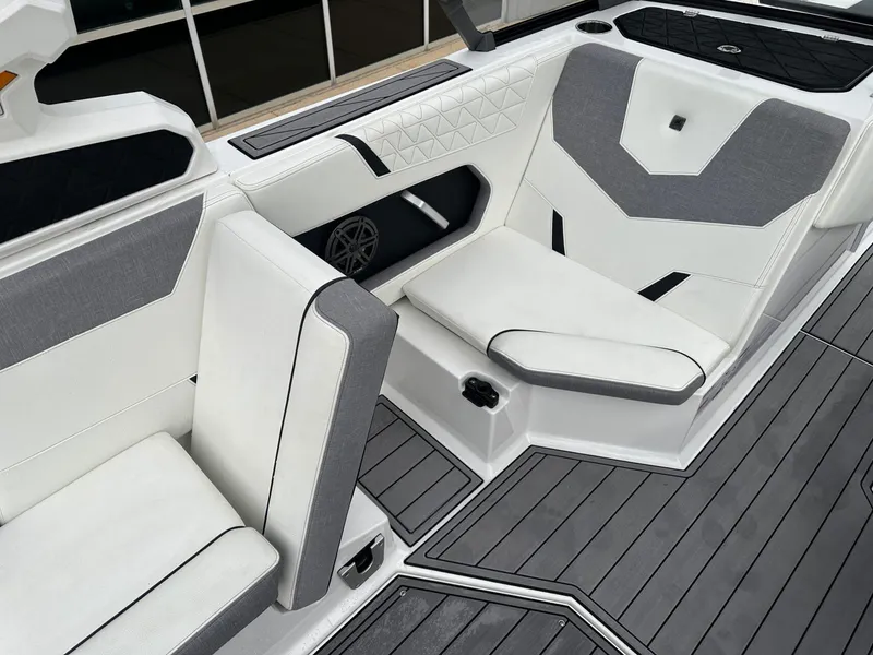 Slide: The Image of Nautique GS24 2024 - 9