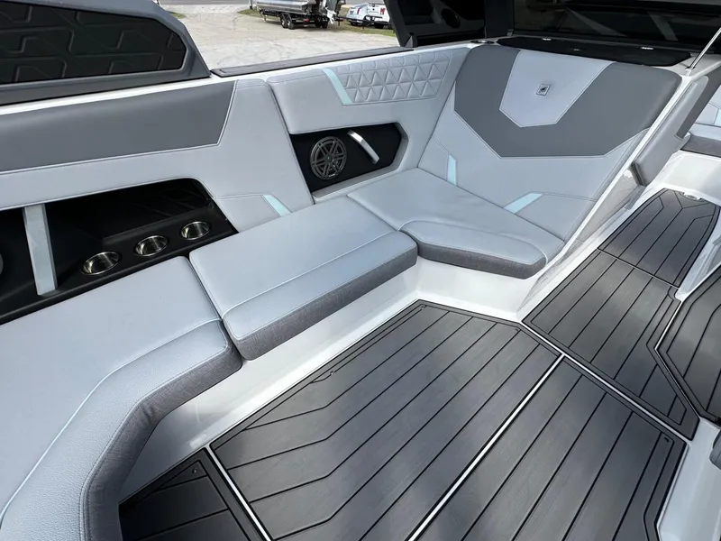 Slide: The Image of Nautique Super Air Nautique GS20 2025 - 13