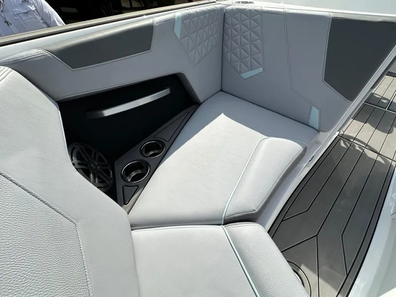 Slide: The Image of Nautique Super Air Nautique GS20 2025 - 19