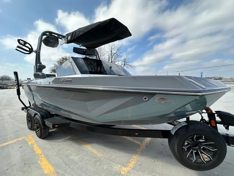 Slide: The Image of Nautique Super Air Nautique GS20 2025 - 6