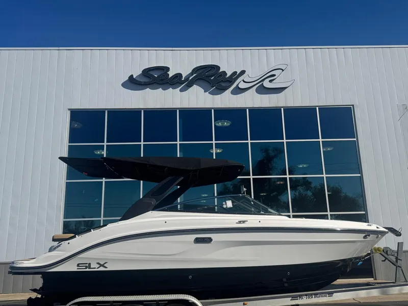 Slide: The Image of Sea Ray SLX 260 2024 - 1