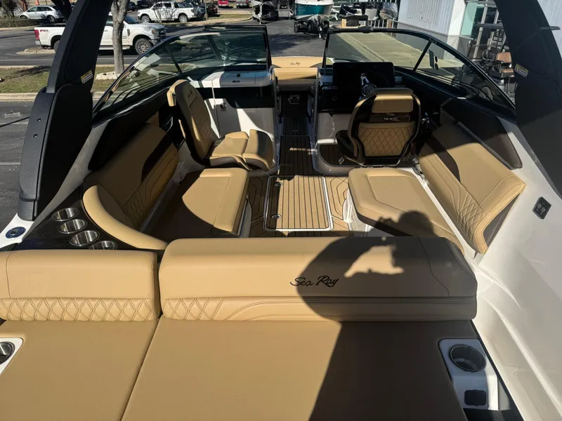Slide: The Image of Sea Ray SLX 260 2024 - 10