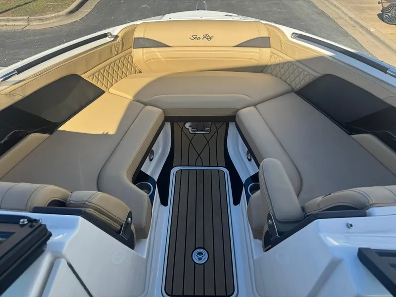 Slide: The Image of Sea Ray SLX 260 2024 - 11