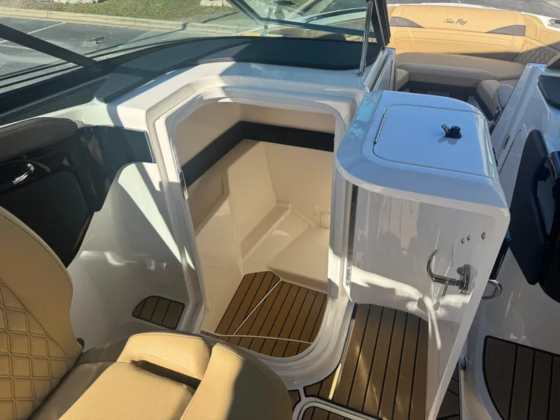 Slide: The Image of Sea Ray SLX 260 2024 - 14