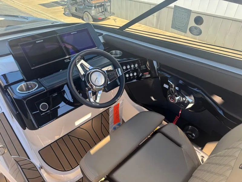 Slide: The Image of Sea Ray SLX 260 2024 - 15