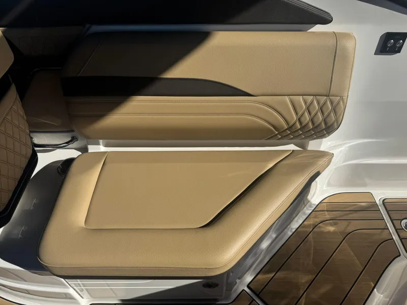 Slide: The Image of Sea Ray SLX 260 2024 - 17