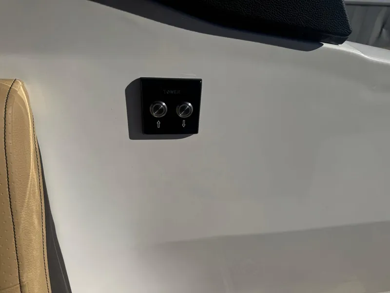 Slide: The Image of Sea Ray SLX 260 2024 - 18