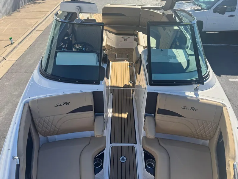 Slide: The Image of Sea Ray SLX 260 2024 - 19